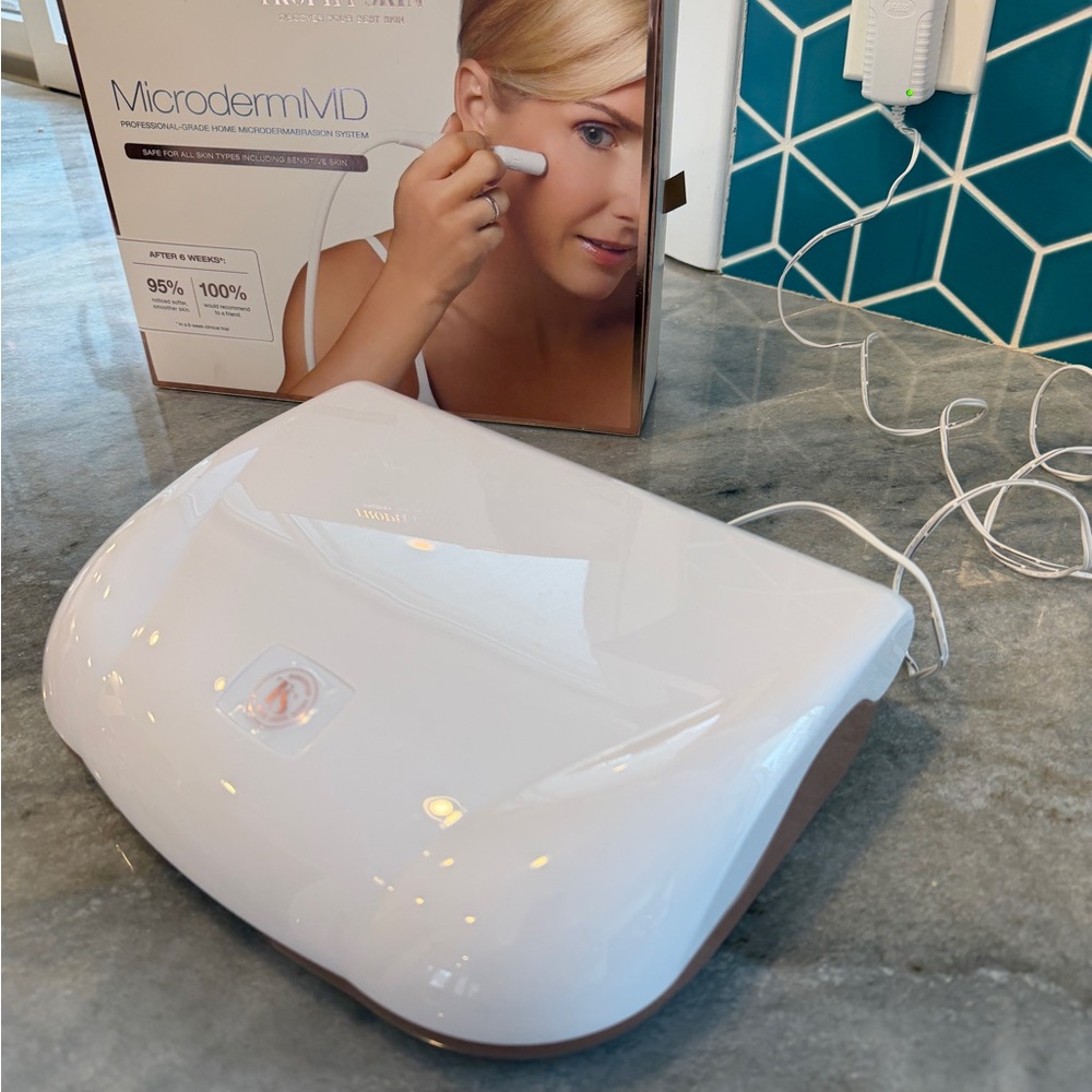 Trophy Skin White MicrodermMD Device